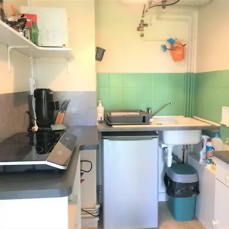 ! Proche Plage Et Commerces, Studio Ideal ! شقة