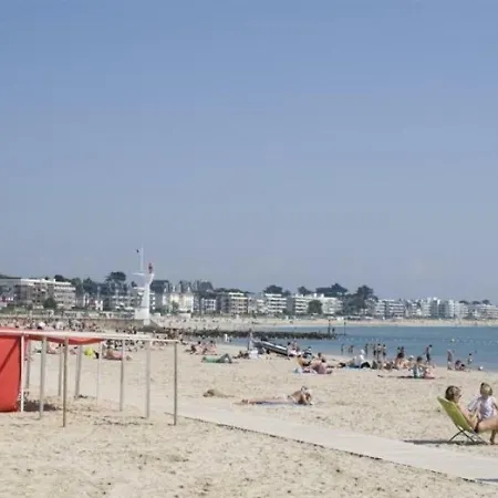 ! Proche Plage Et Commerces, Studio Ideal ! شقة